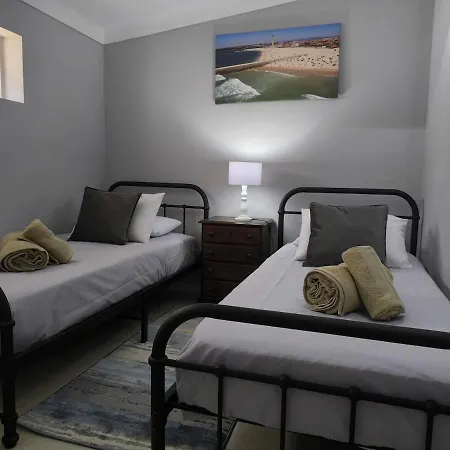 Vakantiehuis House For 4 By The Sea