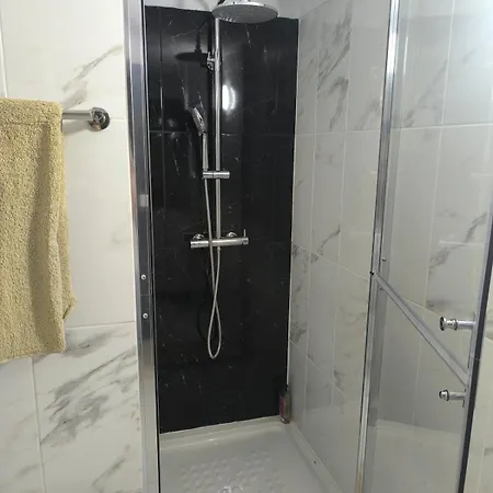 House For 4 By The Sea *